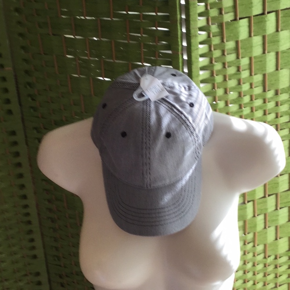 🦋NWT So Trendy Striped Baseball Cap Must Have 🦋